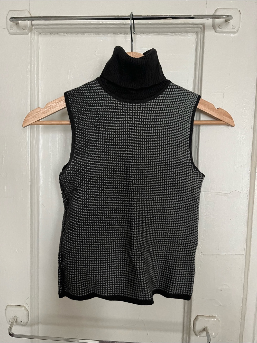 Armani Cashmere Sleeveless Turtleneck Sweater Vest in Black and Gray